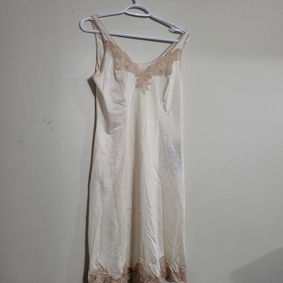 Vintage  retro Sleepwear peachy cream in size F/44 - Picture 1 of 13